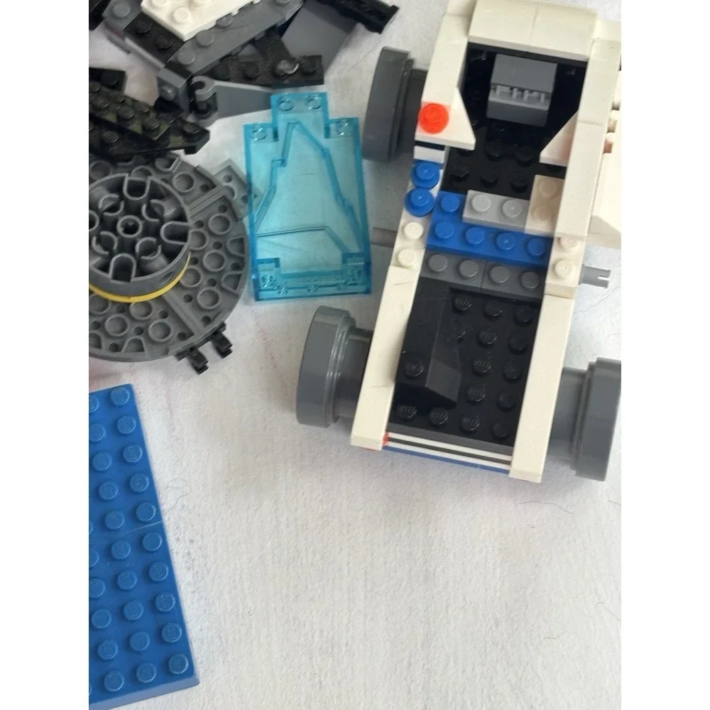 Lego Minifigure Accessories Lot  Random Pieces About 1# Assorted